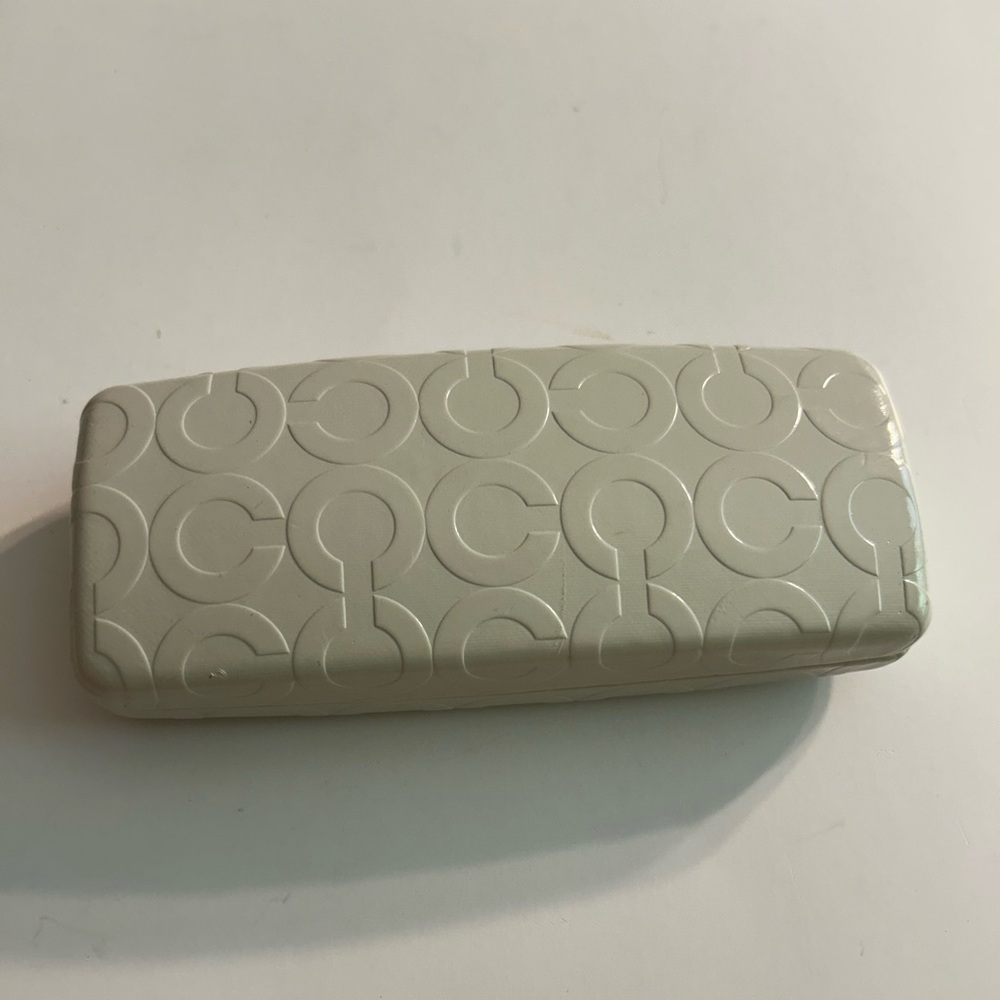 COACH CLASSIC EMBOSSED WHITE IVORY EYEGLASS HARDSHELL CASE